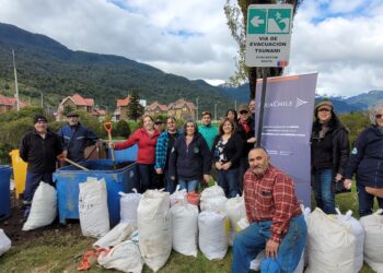 AquaChile coopera con la sostenibilidad agrícola de Aysén mediante la entrega de compost y almacigueras a comunidades locales
