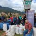 AquaChile coopera con la sostenibilidad agrícola de Aysén mediante la entrega de compost y almacigueras a comunidades locales