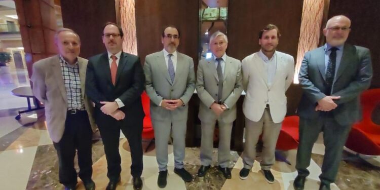 Senador Sandoval se reunió con representantes de la Corporación Andina de Fomento para analizar situación energética a nivel regional
