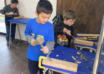 Rescatando la Cultura y Oficios del Baker: La madera, su tallado y carpintería