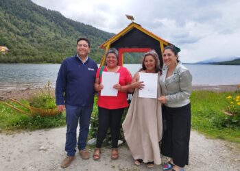 Minvu Aysén y Municipio de Cisnes entregan subsidios a 43 familias de Puyuhuapi