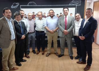 Alcaldes de la región se reúnen con ministro de Educación para abordar el traspaso a los SLEP este 2024