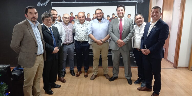 Alcaldes de la región se reúnen con ministro de Educación para abordar el traspaso a los SLEP este 2024