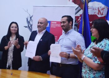 Subsecretario de Transporte y Alcalde de Coyhaique firman convenio para implementación de infraestructura menor para transporte público