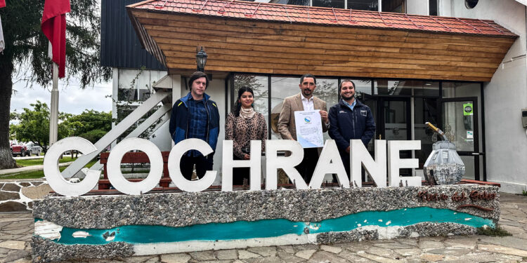 Municipalidad de Cochrane recibe certificación gracias a su compromiso y buenas prácticas medioambientales