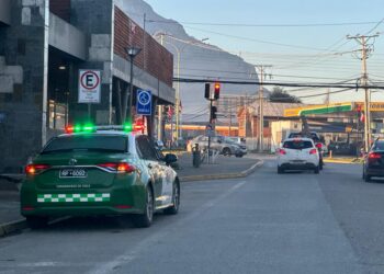El imputado registraba 29 delitos previos: Carabineros detuvo a sujeto que lesionó a guardias de supermercado en Coyhaique