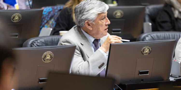 Sandoval critica el mal manejo administrativo y financiero de la UAysén: “El daño fundamental es para los jóvenes»