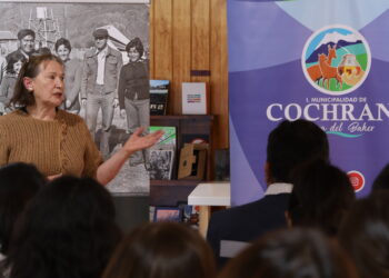 Municipalidad de Cochrane lanza libro sobre el patrimonio fotográfico de sus habitantes