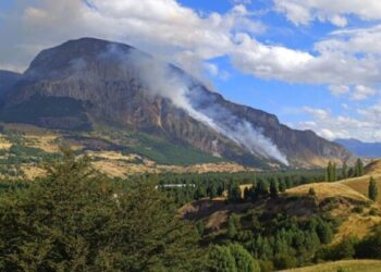 Incendio Cerro Mackay: Diligencias solicitadas por Fiscalía a Carabineros y Conaf permiten establecer punto de origen de incendio forestal