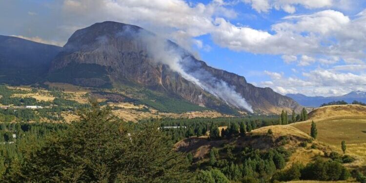 Incendio Cerro Mackay: Diligencias solicitadas por Fiscalía a Carabineros y Conaf permiten establecer punto de origen de incendio forestal