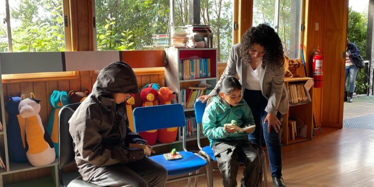 Seremi Karina Acevedo y alcalde de Guaitecas dan el inicio al Centro de Cuidados para Trabajos de Temporada en Melinka