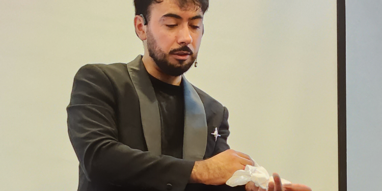 Mago Tatariz de Coyhaique, participa en el Encuentro Internacional de Magia Infantil en Concepción