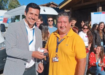 Servicio de Salud Aysén cuenta con dos nuevos minibuses que permitirán mejorar traslado de insumos y profesionales durante rondas médicas por la región