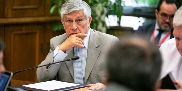 Senador Sandoval y solicitudes de ECMPO: “Esto es querer cercenar y asfixiar el desarrollo productivo de la zona austral”