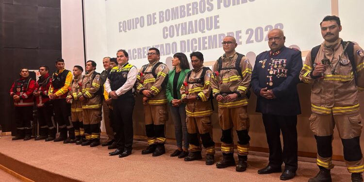 Tercera Compañía de Bomberos de Coyhaique recibe acreditación como unidad forestal