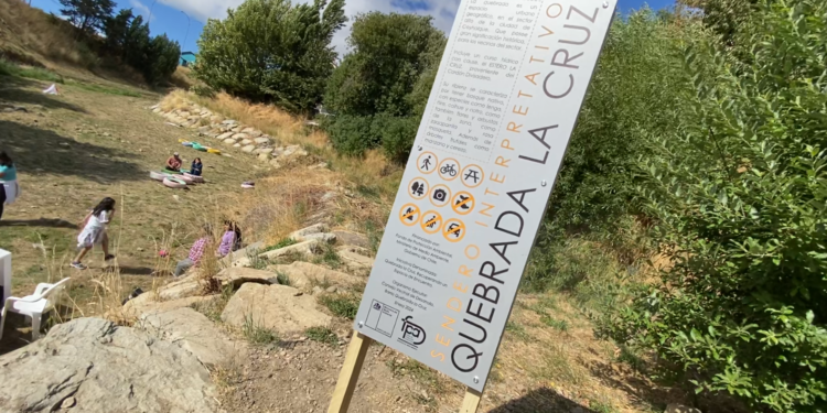Fondo de Proyección Ambiental: Vecinos y vecinas de Quebrada La Cruz recuperan área verde e inauguran nuevo sendero 