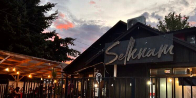 Incendio consume restaurante Selknam en Coyhaique
