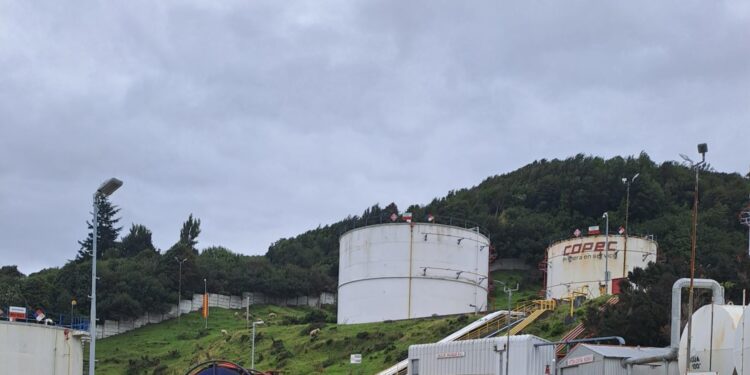 SEC verifica cumplimiento normativo en planta de Copec en Puerto Chacabuco