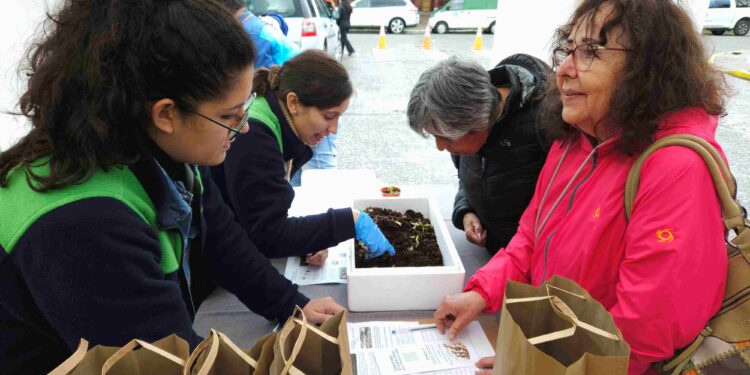 Empresas Bahamonde destaca su compromiso ambiental en la Feria Expo Mes de la Mujer en Puerto Aysén