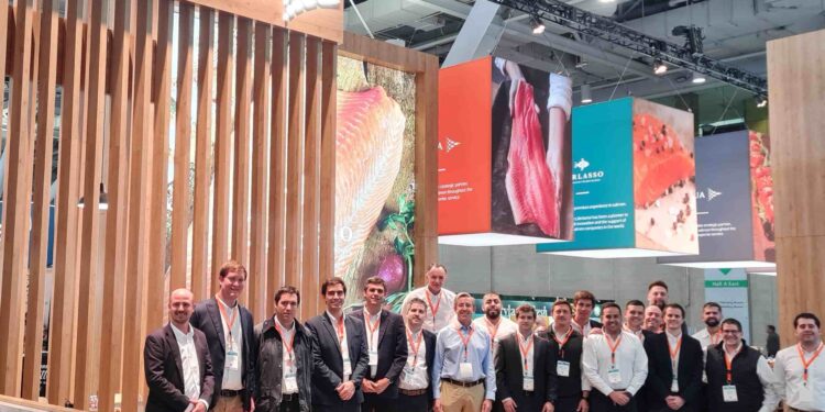 AquaChile deslumbra en la Seafood Expo North America 2024 con su nueva línea de Salmón del Pacífico