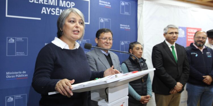 Ministra Jeanette Jara inaugura Feria Laboral en Coyhaique