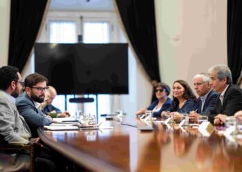 Presidente se reúne con Colegio de Profesores para abordar Deuda Histórica