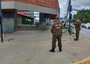 Jóvenes detenidos por riña con armas en pleno centro de Coyhaique contaban con amplio prontuario