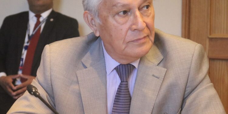 Sandoval pide celeridad al Gobierno para presentar proyecto que regula parcelaciones rurales