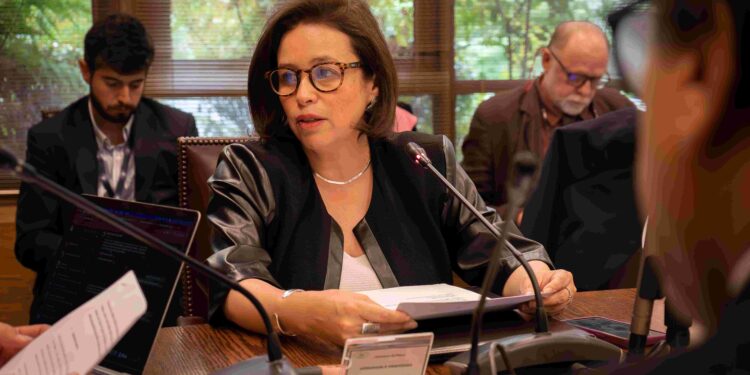 Interoperabilidad de Fichas Clínicas: Senadora Órdenes destacó la iniciativa que tiene por objetivo un sistema integrado de salud