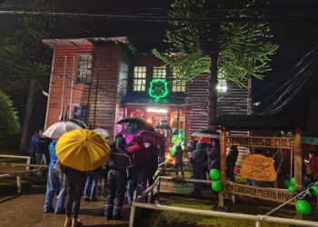 La región de Aysén conmemora el 97 aniversario de Carabineros con gestos de profundo pesar por el trágico fallecimiento de tres de sus miembros en la región del Biobío.