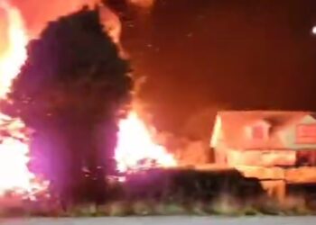 Un adulto mayor de 71 años fallece en voraz incendio