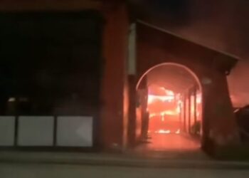 Incendio destruyó las instalaciones del Cuartel General de Bomberos de Coyhaique
