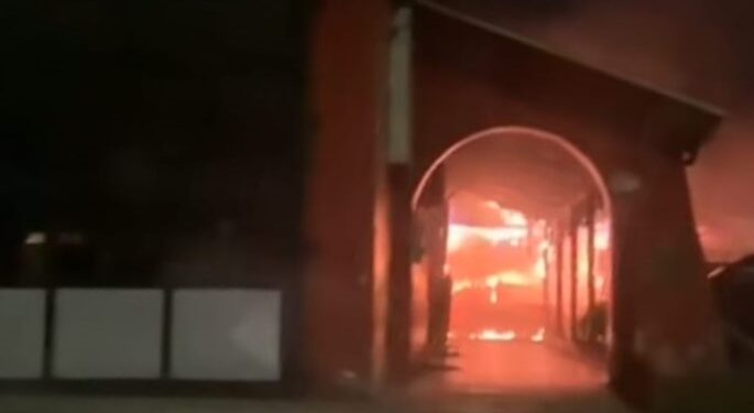 Incendio destruyó las instalaciones del Cuartel General de Bomberos de Coyhaique