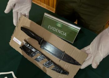 Menor de edad colombiano persiguió con arma blanca a joven de 19 años por el centro de Coyhaique