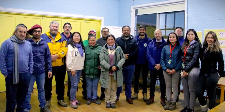 Consejeros Regionales dialogan con vecinos de Islas Huichas en visita al sector en los últimos días