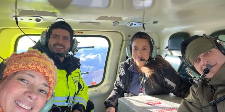 Campaña de vacunación llega a zonas aisladas de Aysén con apoyo de Carabineros y Colegio de Enfermeras
