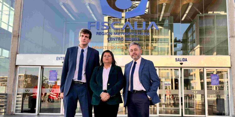 Diputada Raphael llega hasta la fiscalía y pide que ministro Cataldo intervenga la JUNAEB ante denuncias de irregularidades