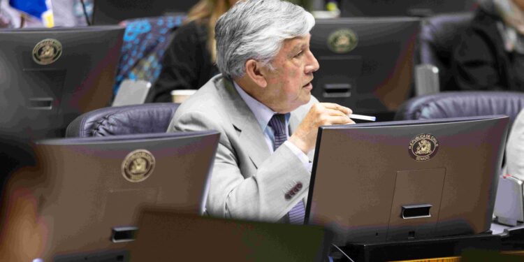 Sandoval llama a estructura pública regional a apoyar postulación de familias ayseninas a subsidio eléctrico