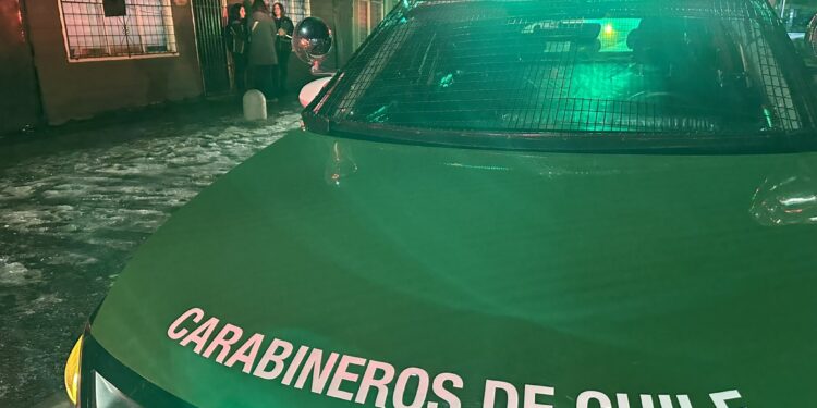 Conductor ebrio choca contra vivienda en Coyhaique: daños ascienden a $1 millón