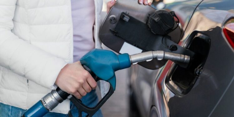 Enap anuncia nuevas bajas en precios de combustibles, incluido el kerosene