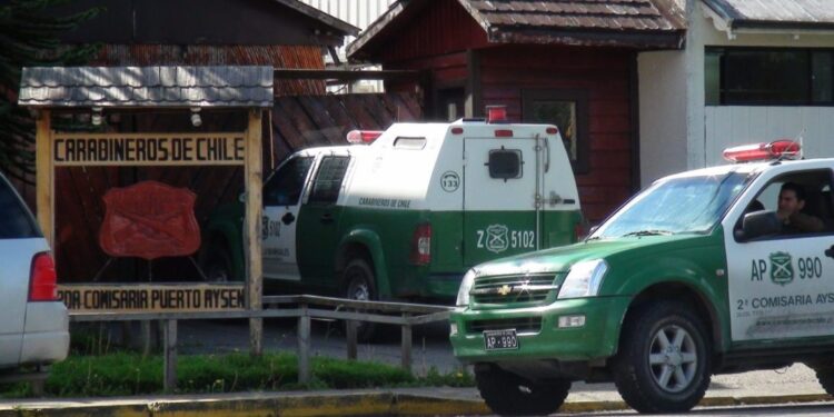 Un hombre de 58 años enfrenta cargos por agredir a su hermana y violar una orden de alejamiento en Puerto Aysén