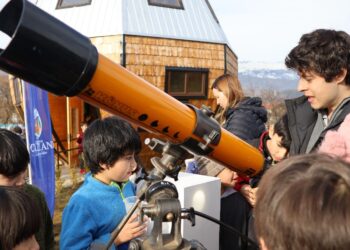 Cochrane se Prepara para el Eclipse Solar del Mes de Octubre con Taller Astronómico