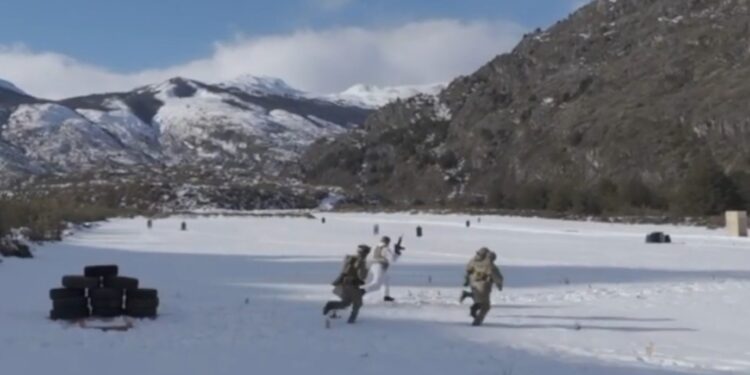 Comienza Competencia «Tropas de Montaña 2024» en el Glaciar Calluqueo
