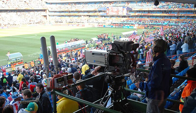 SERNAC Investiga Impacto de Cambios en TNT Sports y Cierre de Estadio TNT