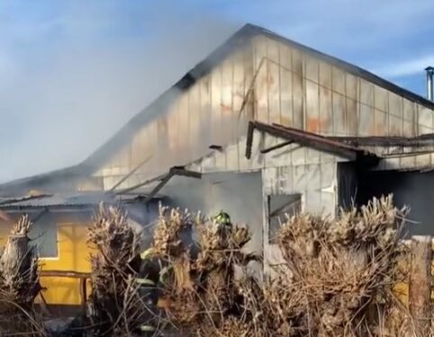 Bomberos de Chile Chico no lograron evitar incendio en una vivienda en calle Caupolicán