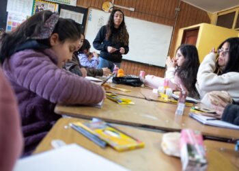 Más de 55 niños de Puerto Aysén participan en talleres artísticos de la Escuela de Artes Polillas