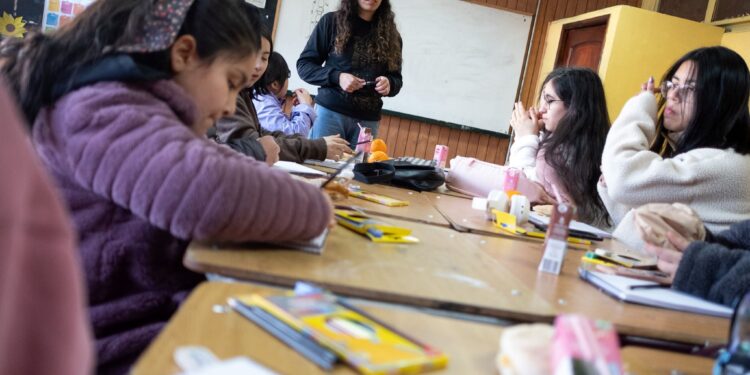 Más de 55 niños de Puerto Aysén participan en talleres artísticos de la Escuela de Artes Polillas