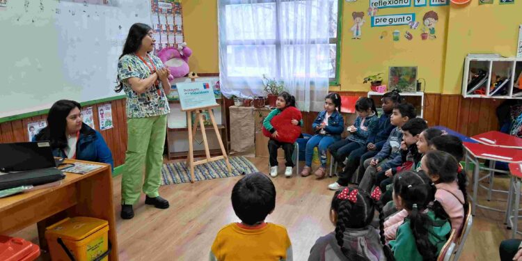 Charlas sobre tenencia responsable de mascotas para niños en Puerto Aysén
