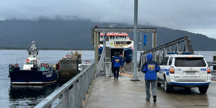 PDI abre una investigación tras derrame de petróleo en Puerto Cisnes