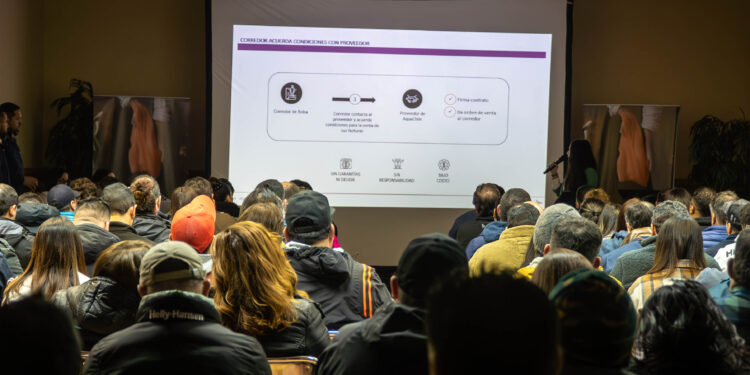 AquaChile realiza Seminario de Fortalecimiento de Proveedores en Puerto Chacabuco